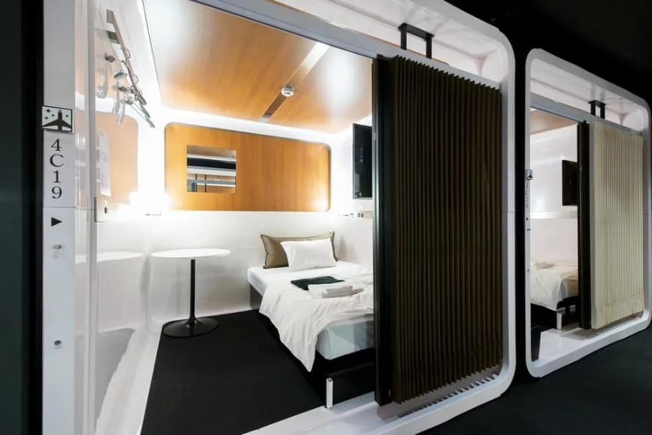 capsule hotel Tokyo-2