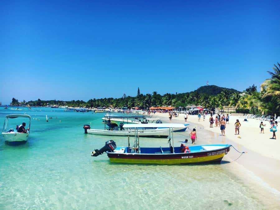 West Bay Beach in Honduras (America)